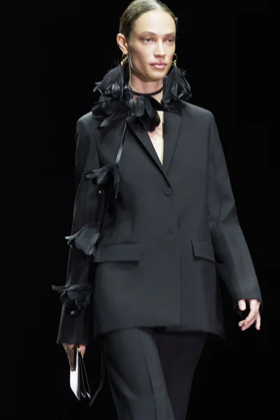Look 19